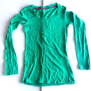 Tresics long sleeved T-shirt women’s size S cotton blend Good condition